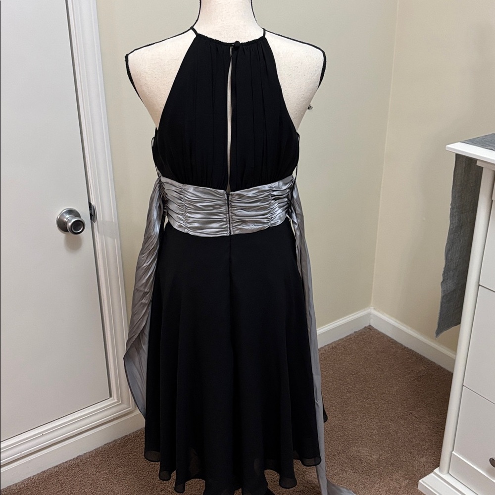 Elegant Black and Silver Women's Dress by Dress Barn size 8 - Picture 5 of 10